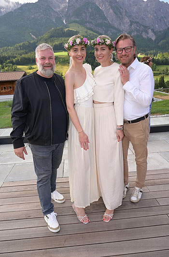 Julia und Nina Meise,  Michael und Philipp Madreiter ( Puradies Chefs)   Midsommar Party im Naturressort Puradies in Leogang (Oesterreich) (©Foto: Starpress)